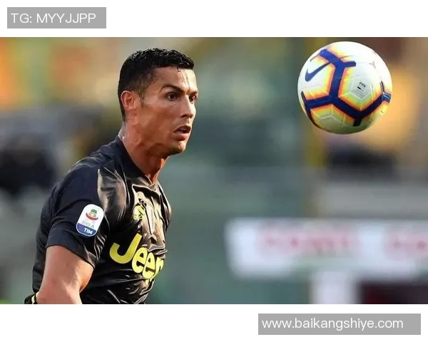 足球球星意外走光引发热议 网络热搜不断网友热烈讨论隐私与公众形象的边界